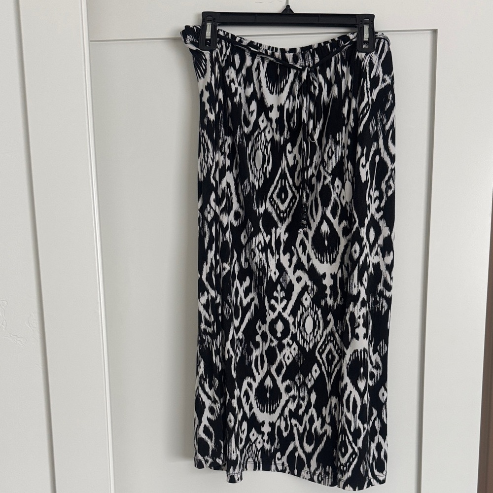 JM Collection Black and White Printed Maxi Skirt